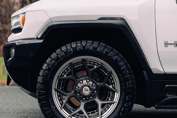 Фото дисков 4PLAY 4PF6 Глянцевый темный лак на GMC Hummer EV