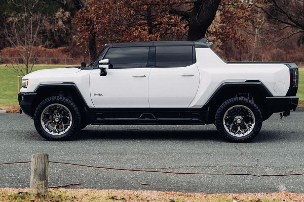 Фото дисков 4PLAY 4PF6 Глянцевый темный лак на GMC Hummer EV