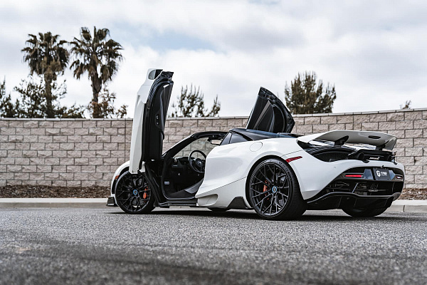 Фото дисков Brixton Forged PF10 Черный сатин на McLaren 720S