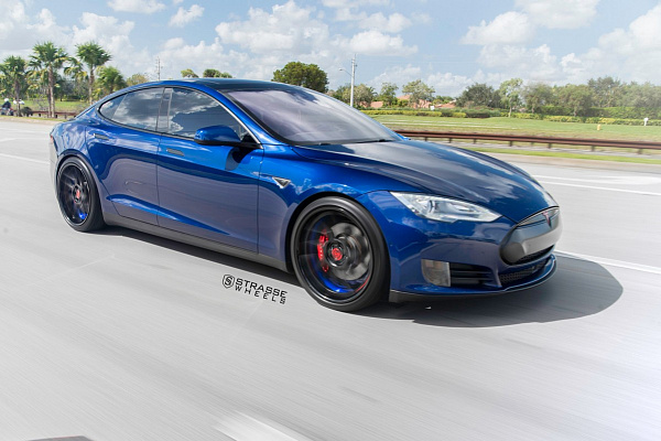 Фото дисков Strasse Wheels SM7T Deep Concave Черный матовый на Tesla Model S