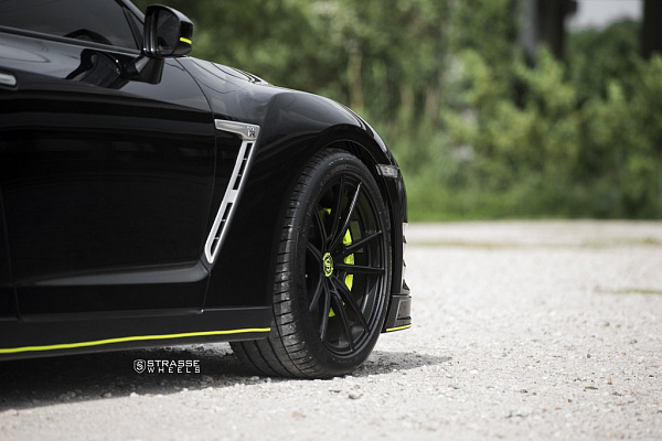 Фото дисков Strasse Wheels SV1 Deep Concave Monoblock Черный сатин на Nissan GT-R