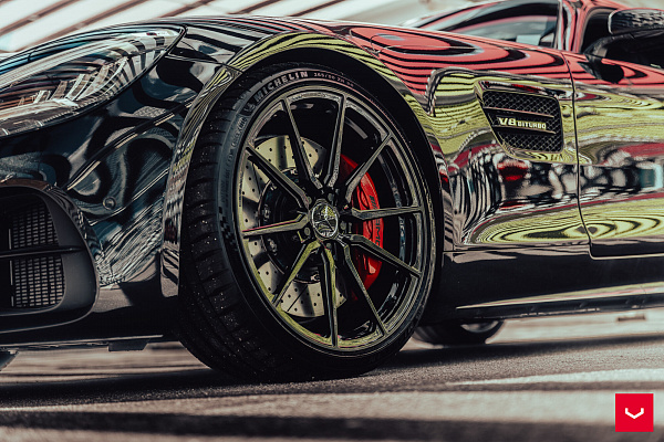 Фото дисков Vossen M-X2 Черный глянец на Mercedes-Benz AMG GT I