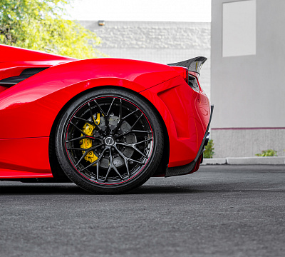 Фото дисков Brixton Forged CM6-R на Ferrari 488