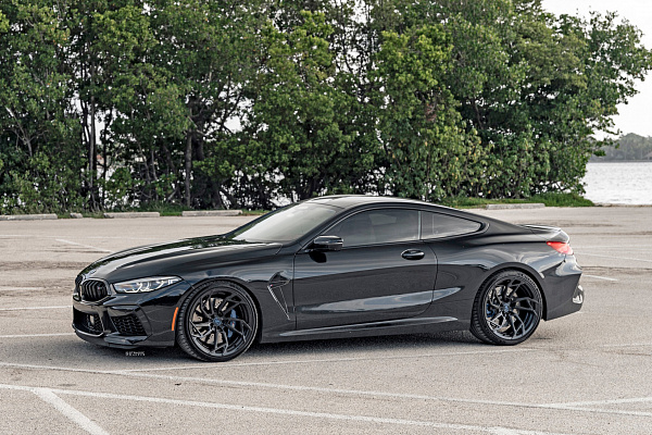 Фото дисков Strasse Wheels SB1 Deep Concave Duoblock Черный глянец на BMW 8/M8