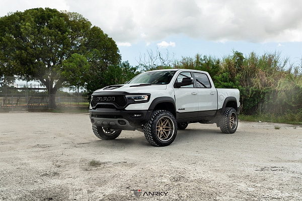 Фото дисков Anrky AN36 Сатиновое золото на Ram 1500 V