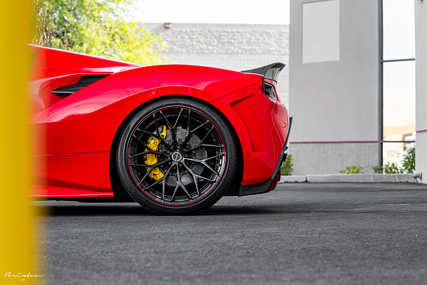 Фото дисков Brixton Forged CM6-R Черный глянец на Ferrari 488