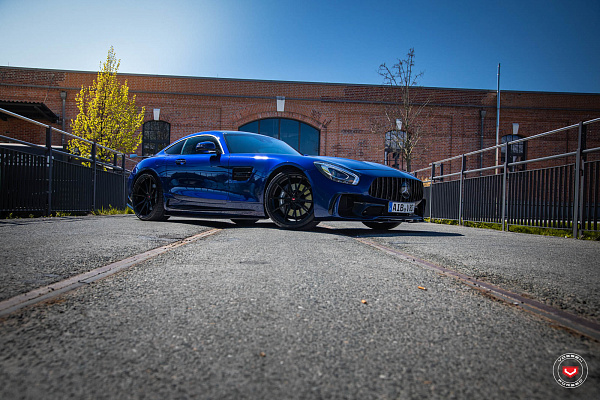 Фото дисков Vossen M-X2 Черный глянец на Mercedes-Benz AMG GT I