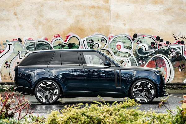 Фото дисков Kahn Type 33 RS Черный сатин на Land Rover Range Rover V