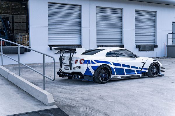 Фото дисков Strasse Wheels SM5R Deep Concave FS Черный глянец на Nissan GT-R