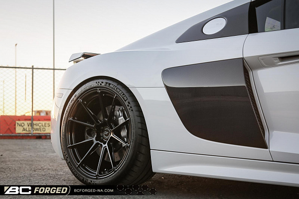Фото дисков BC Forged EH182 Черный глянец на Audi R8 (4S)