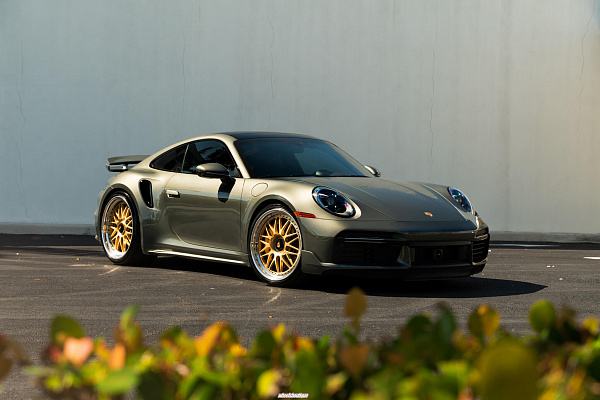 Фото дисков HRE 540C Глянцевое золото на Porsche 911 VIII