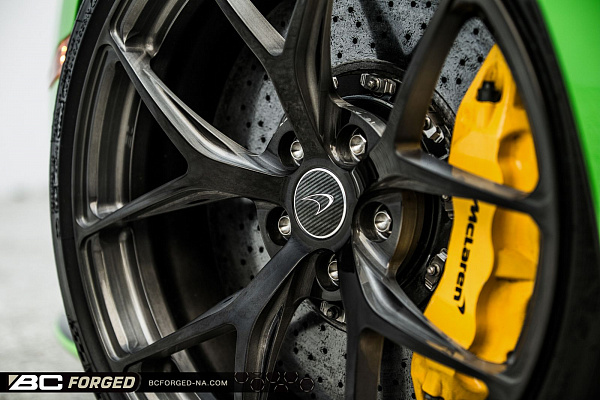 Фото дисков BC Forged RZ21 Глянцевый темный лак на McLaren 570S