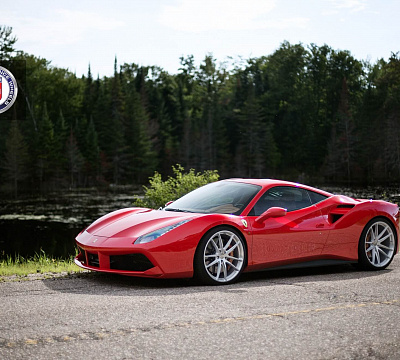 Фото дисков HRE P104 на Ferrari 488