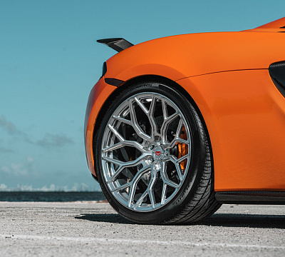 Фото дисков Vossen S17-01 на McLaren 570S