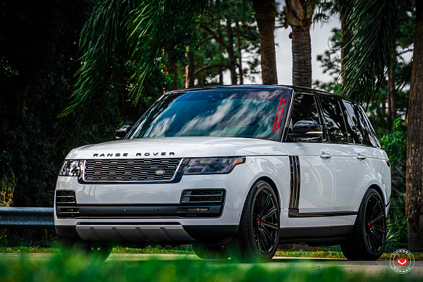 Фото дисков Vossen UV-2 Черный глянец на Land Rover Range Rover IV