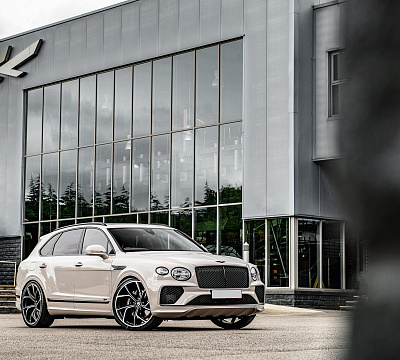 Фото дисков Kahn Type 54 на Bentley Bentayga