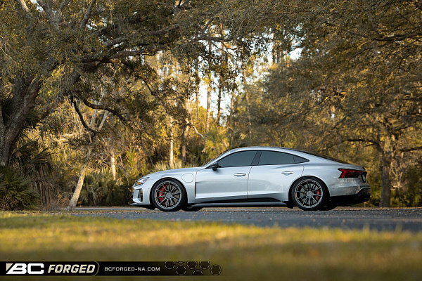 Фото дисков BC Forged RZ10 Матовый графит на Audi E-tron GT