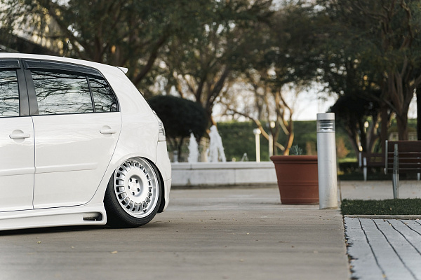 Фото дисков Rotiform PMF Серебро на Volkswagen Golf VII
