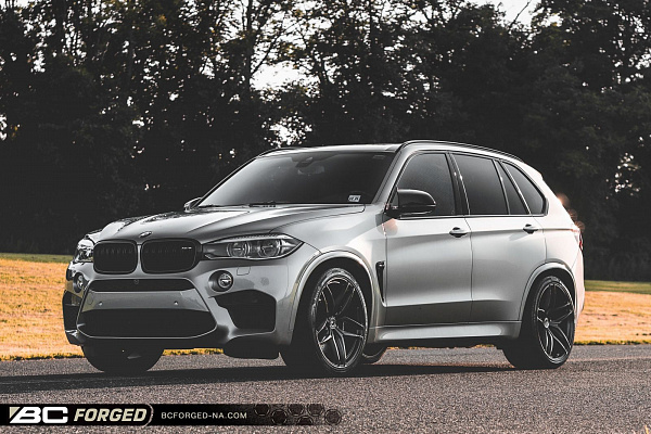 Фото дисков BC Forged RZ22 Глянцевый темный лак на BMW X5/X5 M (F15/F85)