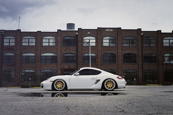 Фото дисков Rotiform OZT Сатиновое золото на Porsche Cayman I