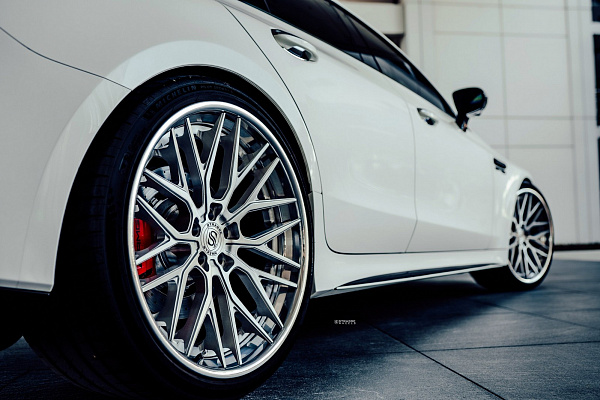Фото дисков Strasse Wheels SV10M Deep Concave FS Глянцевый лак на Mercedes-Benz AMG GT I