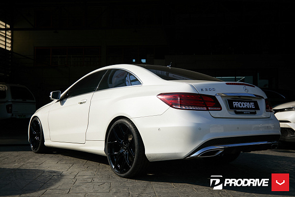 Фото дисков Vossen HF-5 Черный глянец на Mercedes-Benz E-Class (W212, S212, C207)