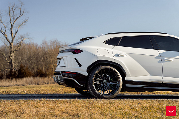 Фото дисков Vossen HF-7 Черный глянец на Lamborghini Urus