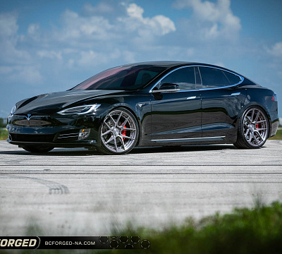 Фото дисков BC Forged HCA381 на Tesla Model S