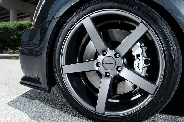 Фото дисков Vossen CV3 Сатиновый графит на Cadillac CTS II