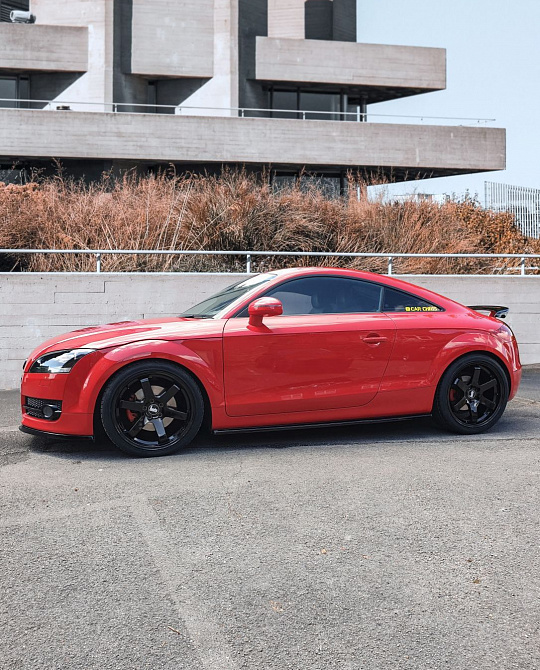 Фото дисков B1 Черный глянец на Audi TT (8J)
