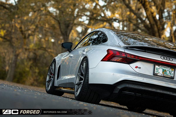 Фото дисков BC Forged RZ10 Матовый графит на Audi E-tron GT