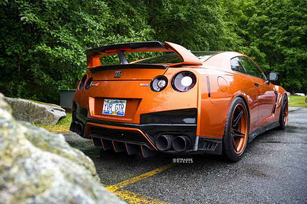 Фото дисков Strasse Wheels SV2T Deep Concave FS Черный глянец на Nissan GT-R