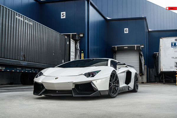 Фото дисков Anrky AN28 Глянцевый графит на Lamborghini Aventador