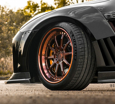 Фото дисков Strasse Wheels R10 Competition на Nissan GT-R