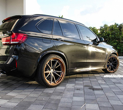 Фото дисков HRE S104 на BMW X5/X5 M (F15/F85)