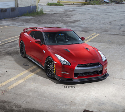 Фото дисков Strasse Wheels R10 Deep Concave на Nissan GT-R