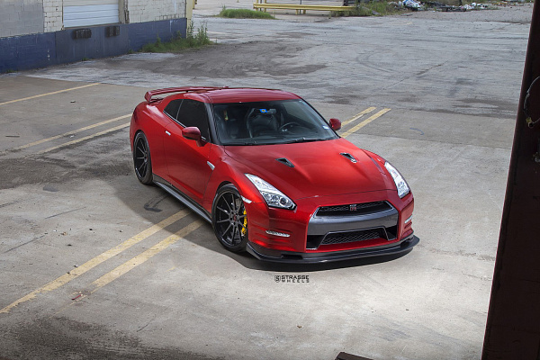 Фото дисков Strasse Wheels R10 Deep Concave Другой цвет на Nissan GT-R