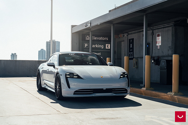 Фото дисков Vossen HF-8 Черный сатин на Porsche Taycan I