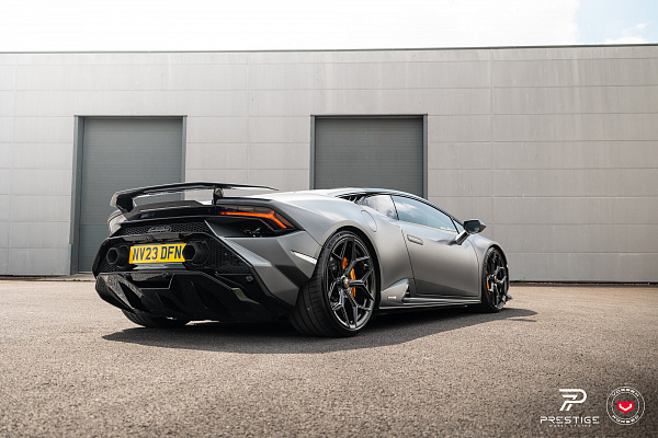 Фото дисков NOVITEC NL4 Черный глянец на Lamborghini Huracan