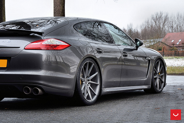 Фото дисков Vossen VFS-1 Сатиновый графит на Porsche Panamera I