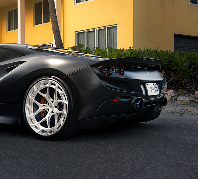 Фото дисков Vossen LC3-01T на Ferrari F8