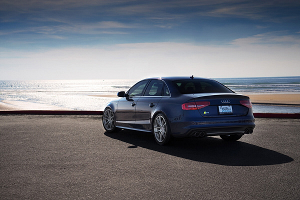 Фото дисков HRE P104 Глянцевый тонированный лак на Audi A/S/RS 4 (B8)