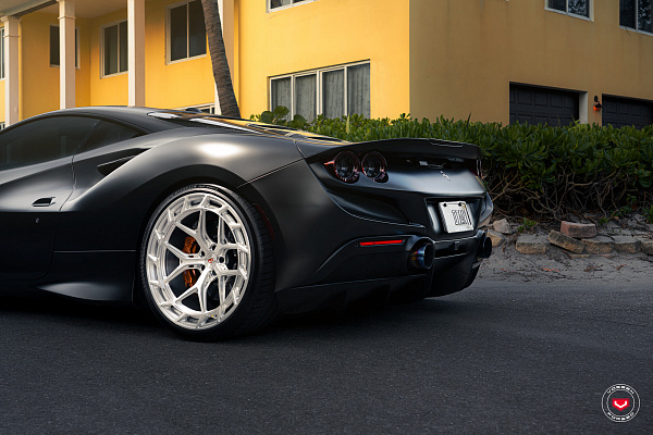 Фото дисков Vossen LC3-01T Глянцевый лак на Ferrari F8