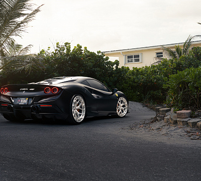 Фото дисков Vossen LC3-01T на Ferrari F8