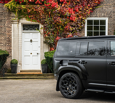 Фото дисков Kahn Type 57 RS на Land Rover Defender II