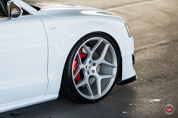 Фото дисков Vossen CG-205 Сатиновый лак на Audi A/S 8 (D4)