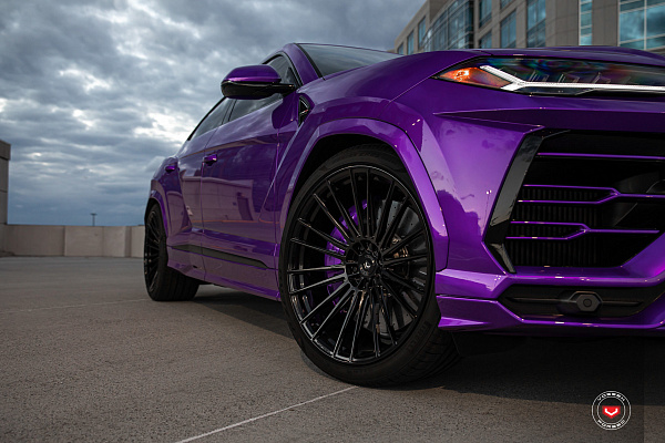 Фото дисков Vossen S17-04 Черный глянец на Lamborghini Urus