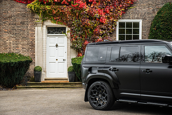 Фото дисков Kahn Type 57 RS Черный матовый на Land Rover Defender II