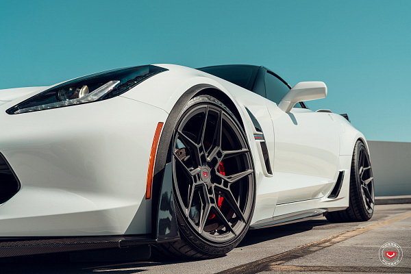 Фото дисков Vossen EVO-4R Сатиновый графит на Chevrolet Corvette C7