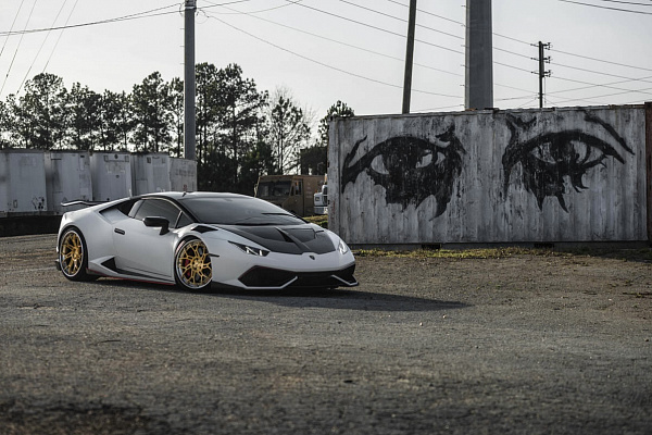 Фото дисков Savini SV72 Сатиновое золото на Lamborghini Huracan